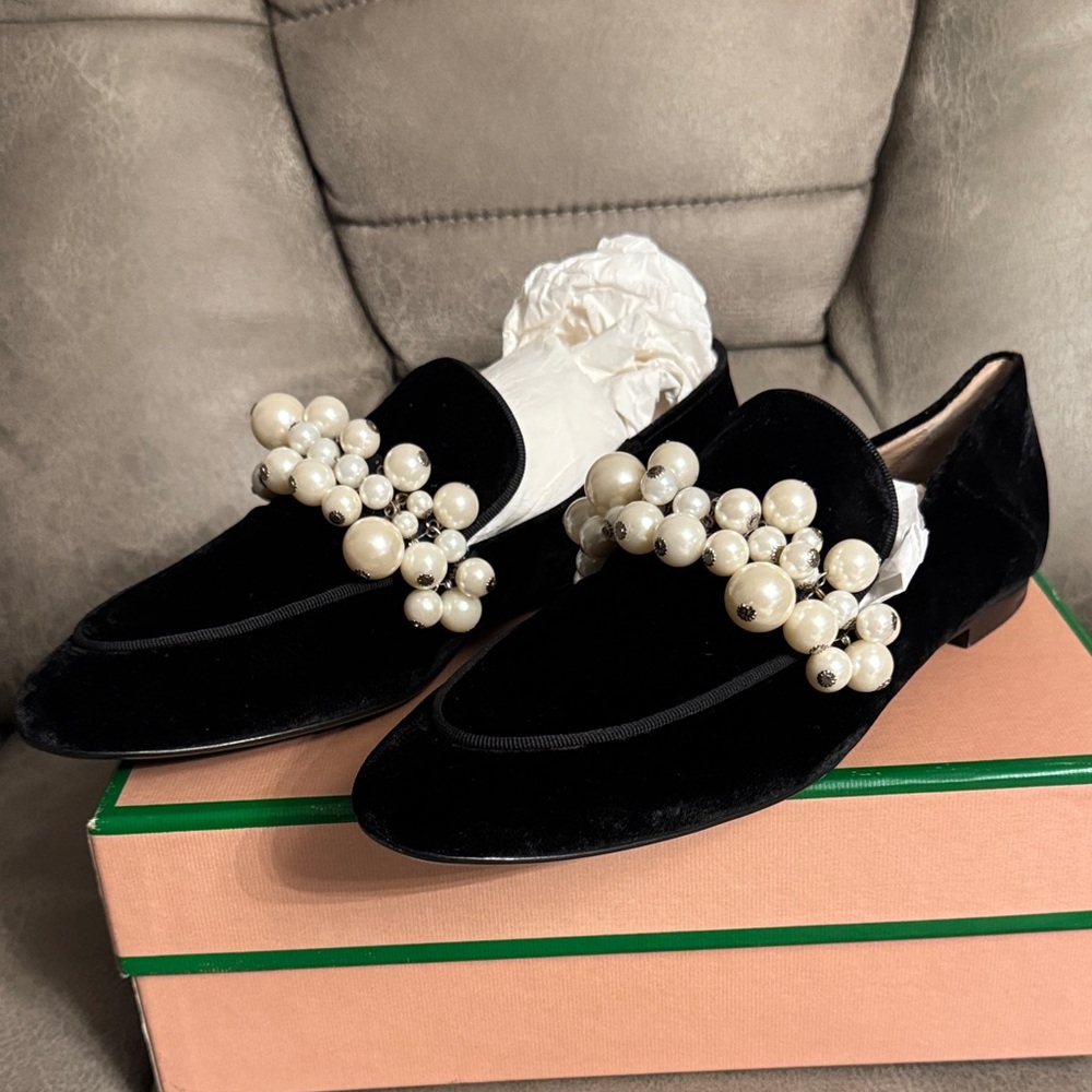 Elegant Black Velvet Loafers with Pearl Embellishments